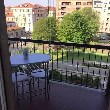 Nice And Bright Studio Apartment *